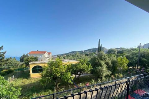 Balcony/Terrace, Mountain view