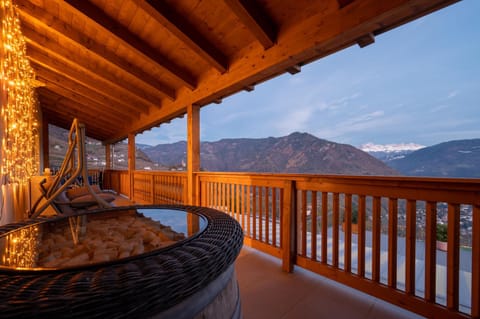 View (from property/room), Balcony/Terrace, Mountain view