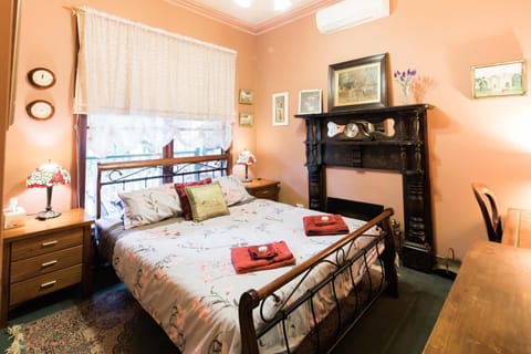 Rustic Refuge Guesthouse Bed and Breakfast in Olinda