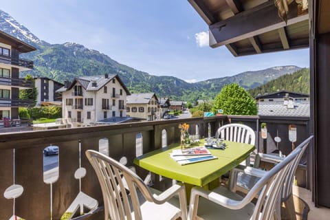 Balcony/Terrace, Mountain view