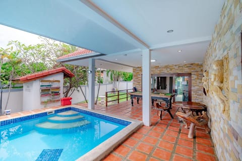 Secret Party Hua-Hin Private Pool Villa From beach 3km Villa in Nong Kae