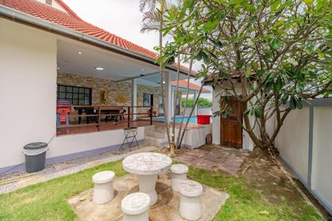 Secret Party Hua-Hin Private Pool Villa From beach 3km Villa in Nong Kae