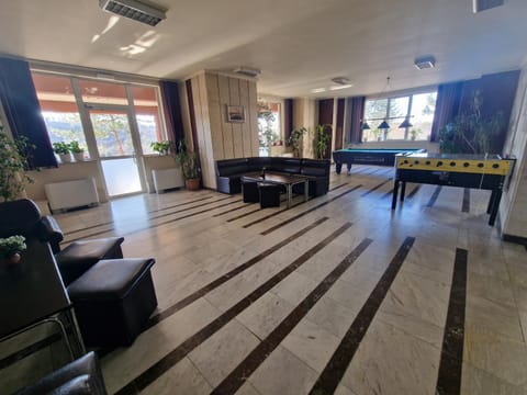 Communal lounge/ TV room, Game Room, Seating area, Evening entertainment