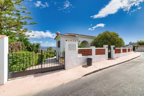 Holidays2Malaga Andalusian house style with pool in Alhaurin de la Torre Casa in Alhaurín de la Torre