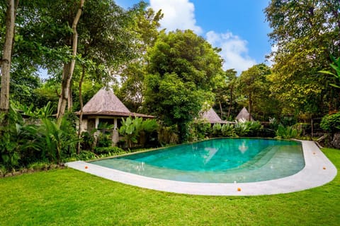 Property building, Garden, Swimming pool