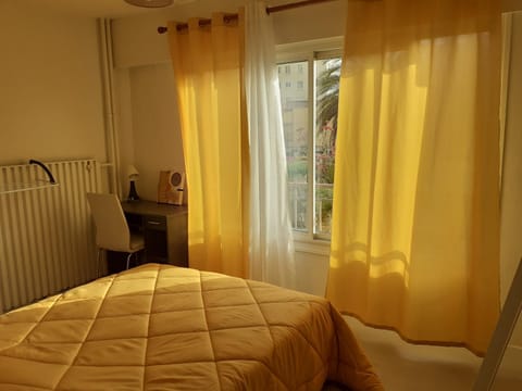 F4 au cœur de Toulon 3 nuits minimum Wifi et parking commun gratuit Apartment in Toulon