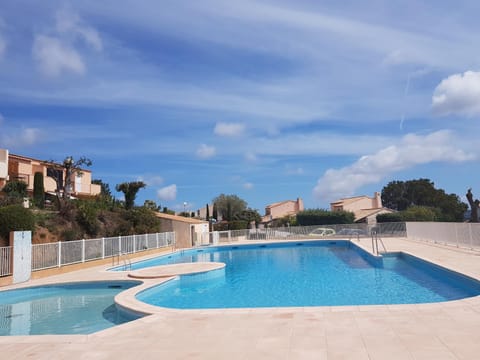 Villa mit großartigem Panoramablick auf das Meer und direkt am Pool Villa in La Croix-Valmer