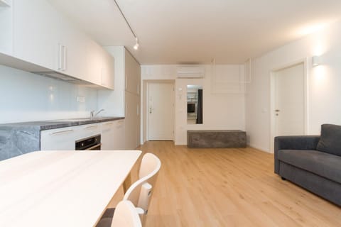 Kitchen or kitchenette, Living room, Seating area, Dining area