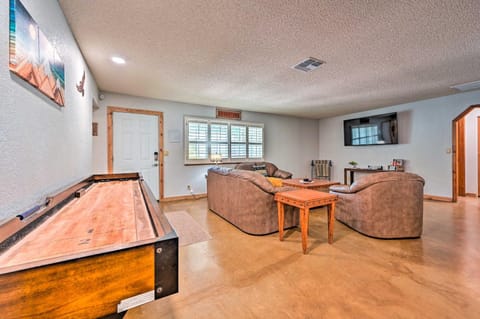 Riverfront Camp Verde Retreat with Game Room Maison in Camp Verde