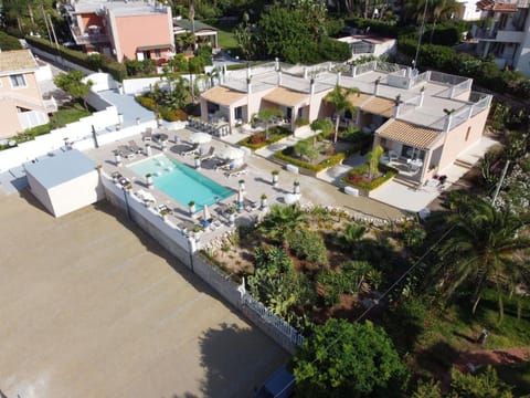 Small Luxury apartments Pool and sea view - Stella Del Mare Aparthotel in Fontane Bianche