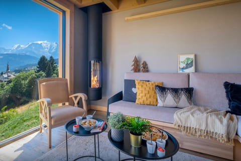 Day, View (from property/room), Living room, Seating area, Mountain view, flat iron