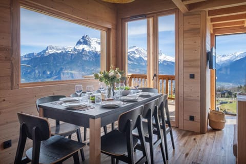 Living room, Dining area, Mountain view