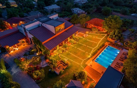 Bird's eye view, Pool view