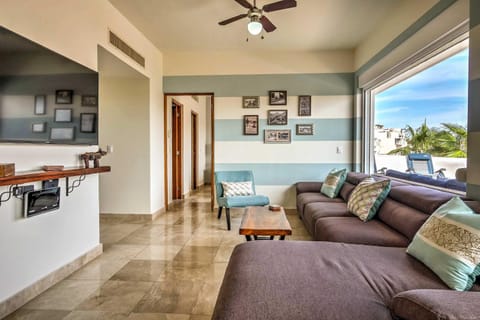 Chic Cabo Condo - Walk to Marina and Downtown! Apartment in Cabo San Lucas