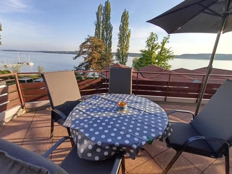 Balcony/Terrace, Lake view