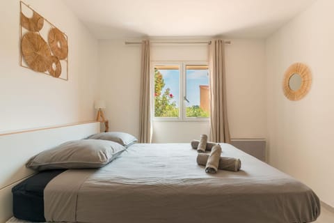 Villa vue mer presqu'ile de giens avec piscine Villa in Hyères