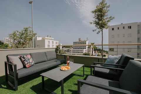 Balcony/Terrace, Street view