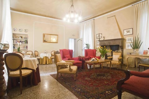 Communal lounge/ TV room