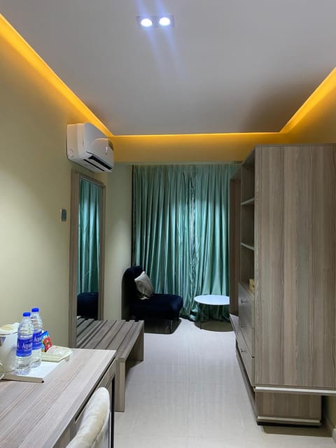 Photo of the whole room, wardrobe, air conditioner