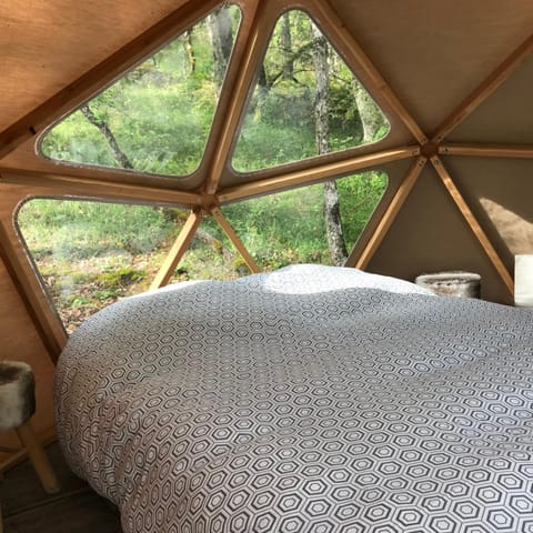 Sweet Dôme, dôme géodésique au cœur de la forêt Luxury tent in Montignac