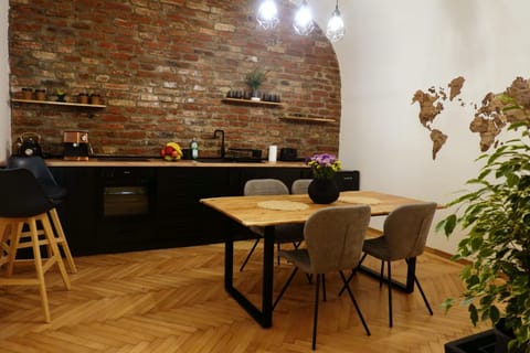 The Industrique Home - 3 Bedroom Apartment Condo in Timisoara