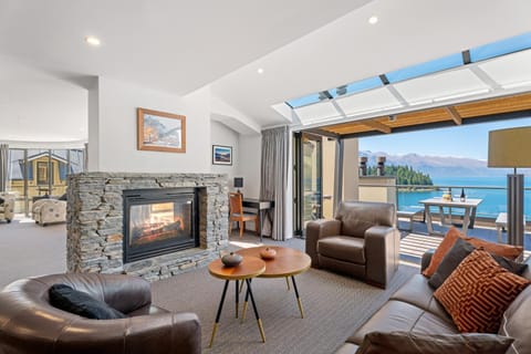 Luxury 6-bedroom Penthouse Apartment - The Beacon with 3 Spas Apartment in Queenstown