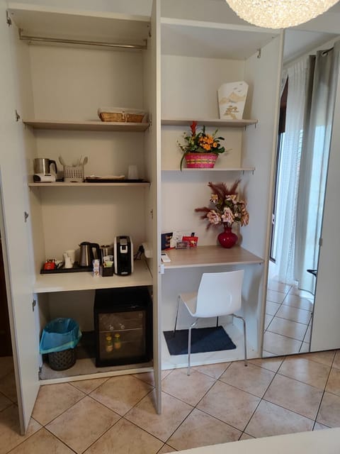 Coffee/tea facilities, minibar