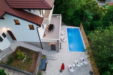 Bird's eye view, Pool view