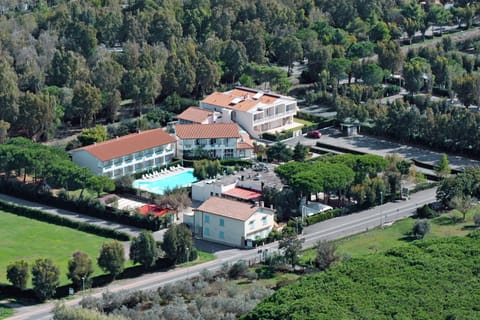 Facade/entrance, Bird's eye view