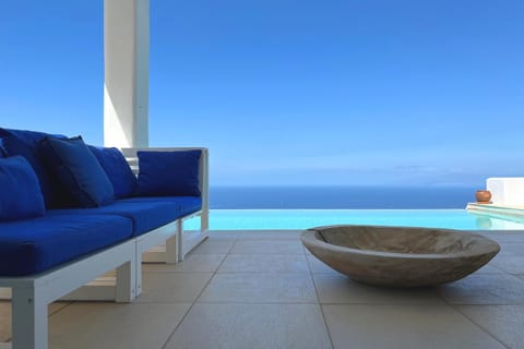 Pool view, Sea view