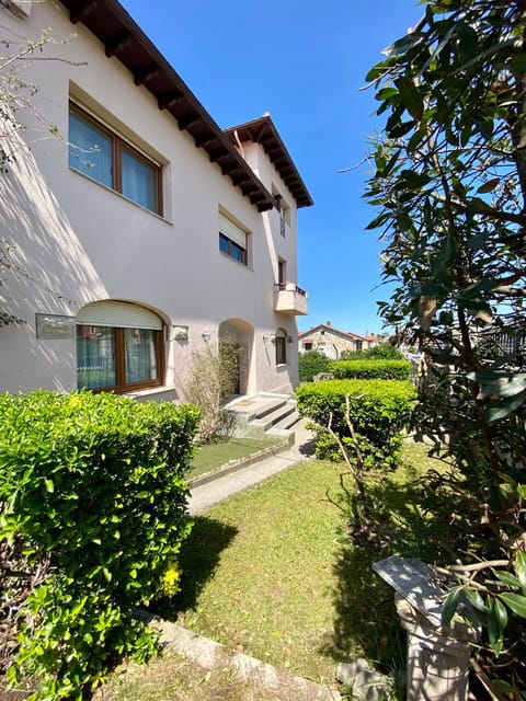 Property building, Facade/entrance, Garden