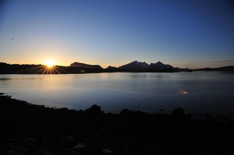 Fredelig med naturskjønn omgivelse, midt i Lofoten House in Lofoten