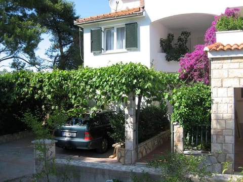 Patio, Facade/entrance