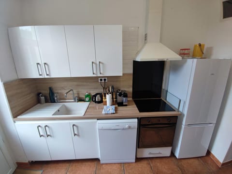 Kitchen or kitchenette, dishwasher, pet friendly, stove