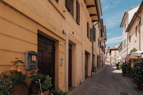 Property building, Street view