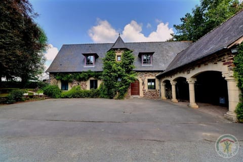 Manoir de la droulinais Bed and Breakfast in Bruz