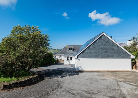 Treverden House in Polzeath Beach