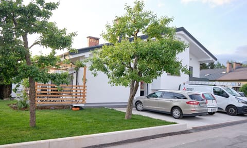 Property building, Garden view, Parking