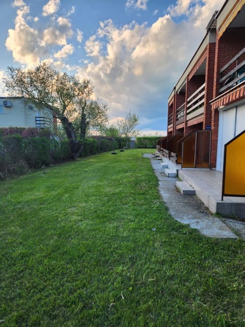 Property building, Spring, Day, Natural landscape, Garden, Garden view