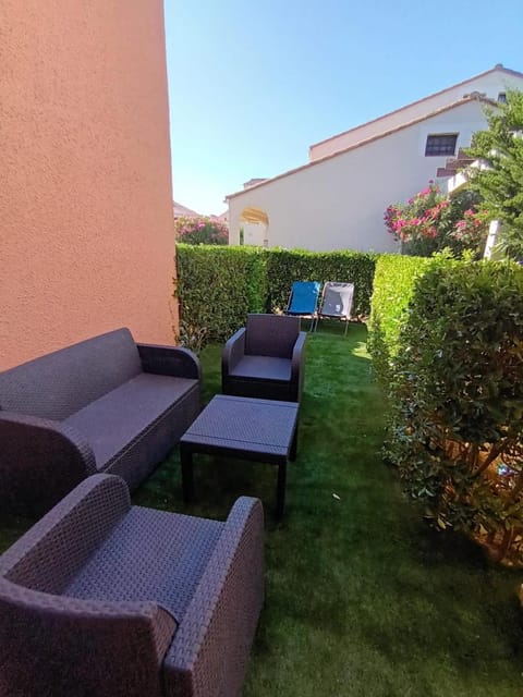 Garden, sunbed