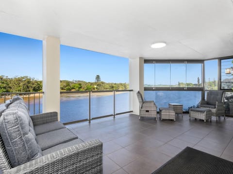 Patio, Day, Natural landscape, View (from property/room), Balcony/Terrace, Seating area, River view