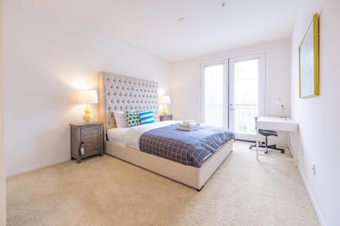 Irvine Spectrum 2 bedrooms/2 Bathrooms/Kitchen/pool/Apartment Condo in Irvine