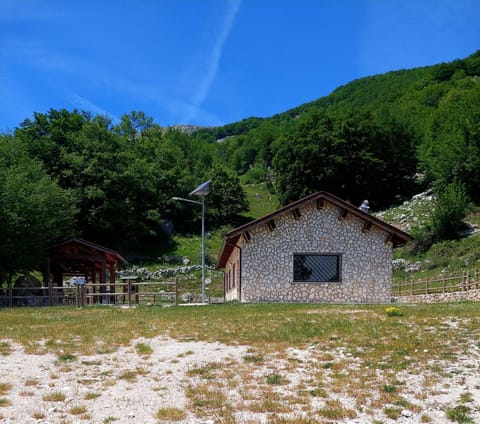 Le Tre Dimore - Rifugio Aceroni Chalet in Molise, Italy