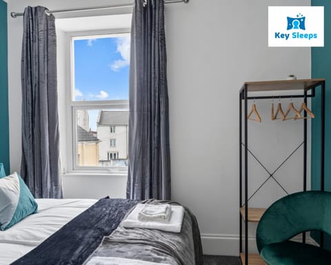 "Keysleeps Plymouth Pier Holiday Home with Free Parking" Apartment in Plymouth