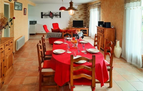 3 Bedroom Amazing Home In Plourivo House in Paimpol