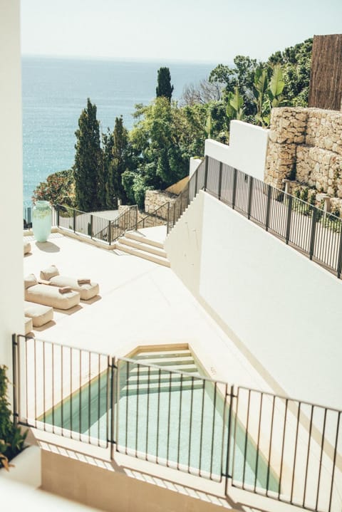 Pool view, Sea view