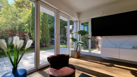 Living room, Garden view