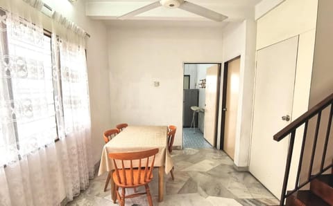 Cheerful 4-Bedrooms Residents Home House in Ipoh