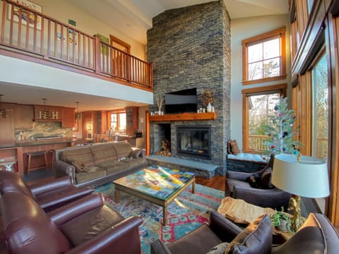 P4 NEW Ski-in Ski-out Presidential View luxury home w garage ping pong Condo in Carroll