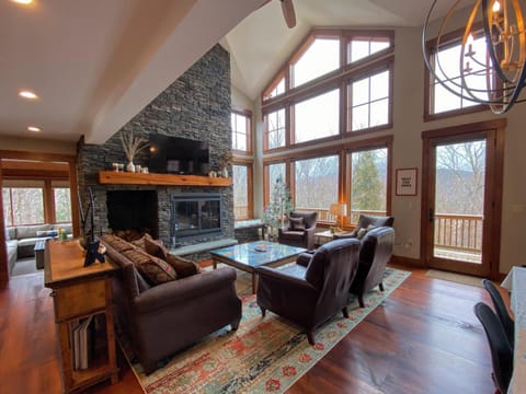 P4 NEW Ski-in Ski-out Presidential View luxury home w garage ping pong Condo in Carroll